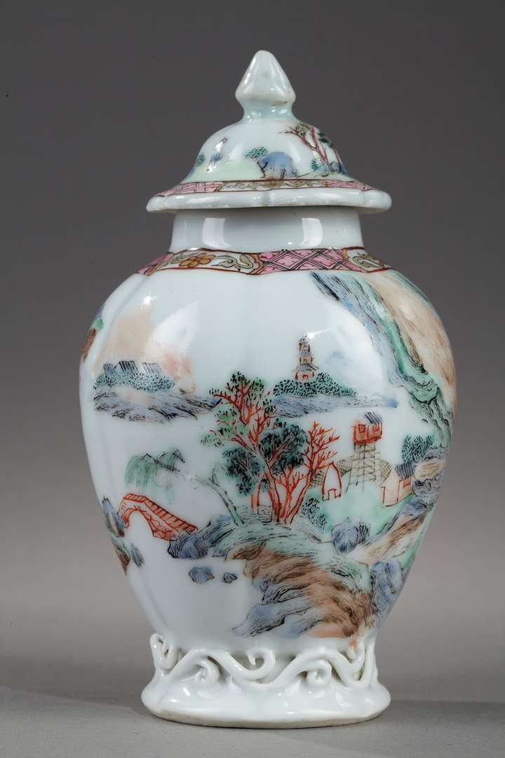 Tea caddy famille rose porcelain decorated with a landscape